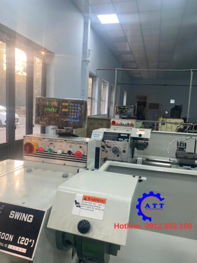 Màn hình 2 trục được lắp trên máy tiện CNC