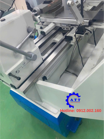 Thước quang được lắp trên máy tiện