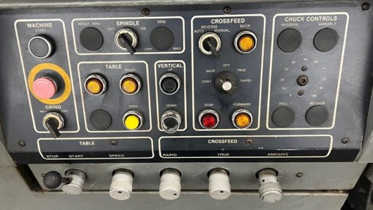 Bảng điều khiển máy mài phẳng có khu vực điều chỉnh tốc độ trục chính