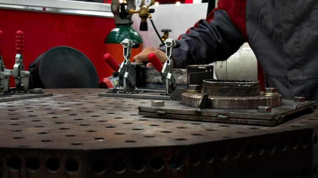 Bố trí đồ gá và kẹp chặt chi tiết trong gia công CNC