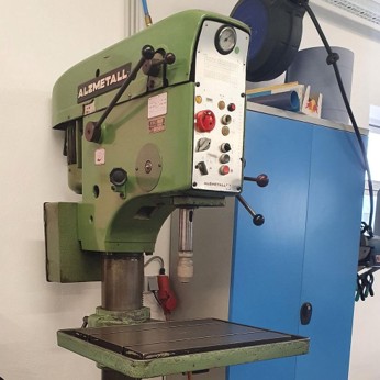 Máy khoan đã qua sử dụng