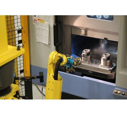 Robot cấp phôi tự động cho máy CNC trong sản xuất cơ khí