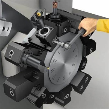 Ụ dao thay nhanh trên máy tiện CNC